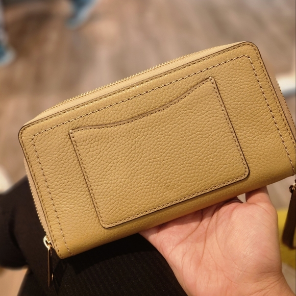 Marc Jacobs Pebbled Leather Large Wristlet Wallet Ice coffe NWT. - Picture 2 of 8